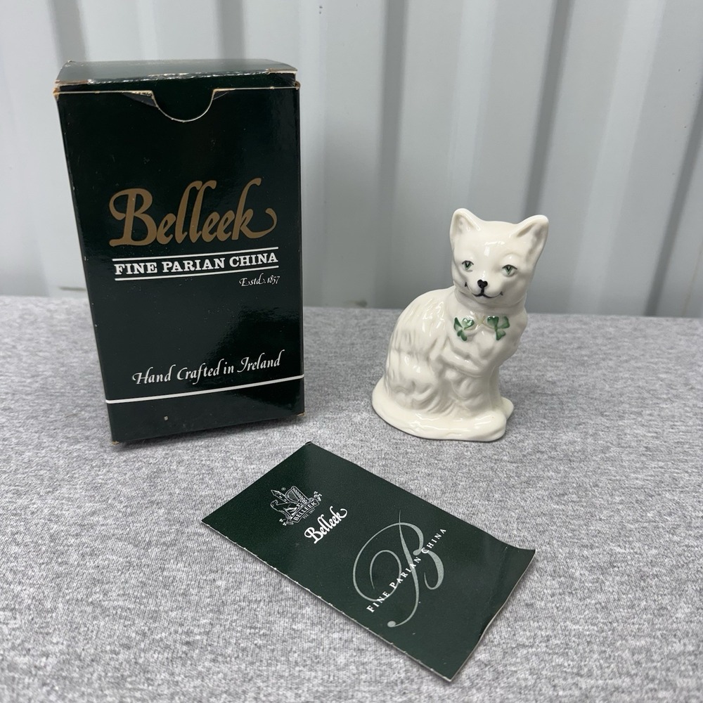 Belleek Pottery Quizzical Cat 2200 Figurine Made in Ireland Insert & Box